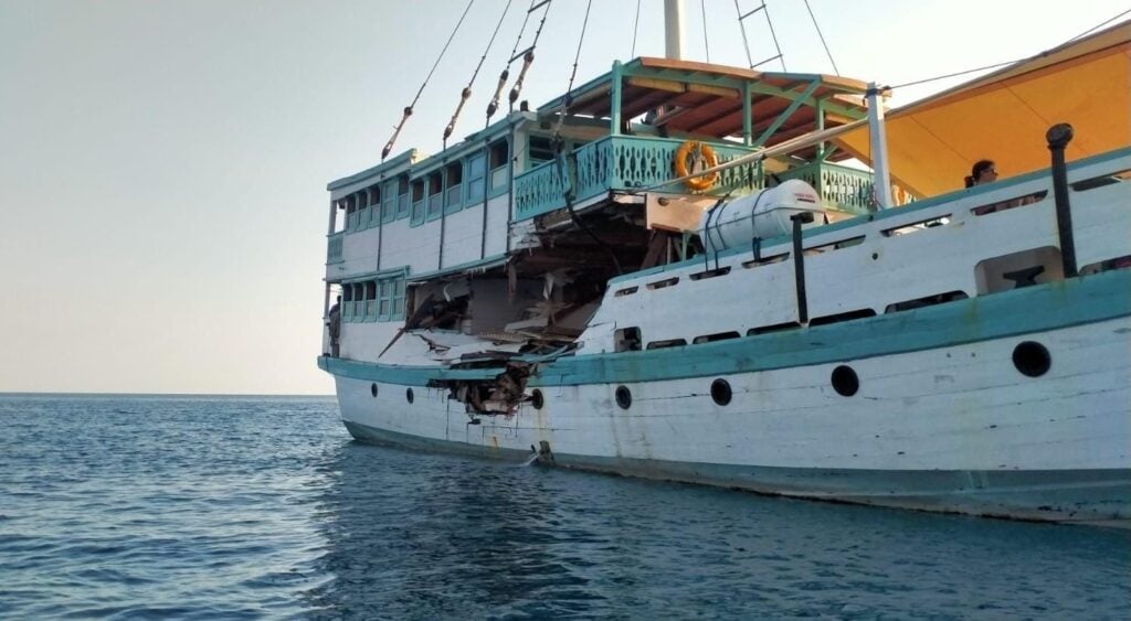 Boat damaged in Lombok