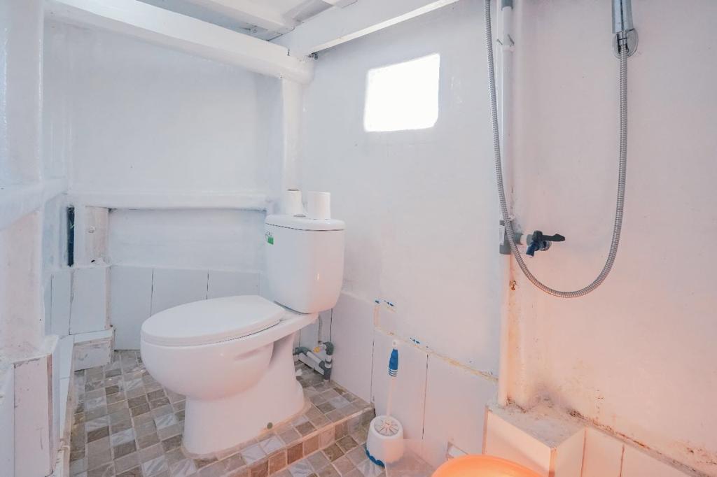 Shared toilet on Lombok to Komodo Boat