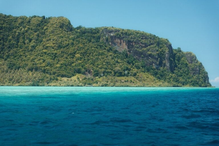 BOAT TO BOHEY DULANG ISLAND FROM SEMPORNA