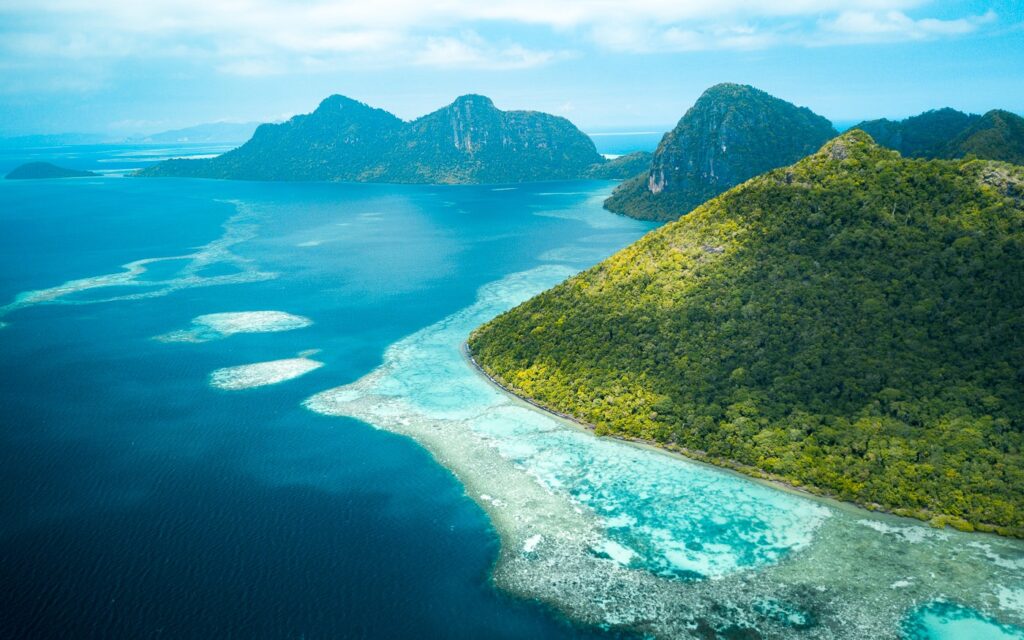 How to Visit Bohey Dulang Island & Hike to the Viewpoint