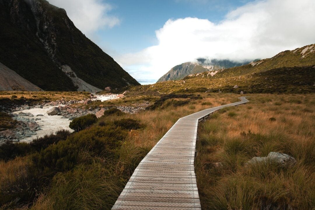 How To Hike The Hooker Valley Track In New Zealand how-to-hike-the-hooker-valley-track-in-new-zealand