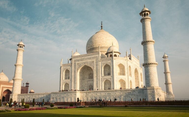 TAJ MAHAL, THE CROWN PALACE IN AGRA INDIA