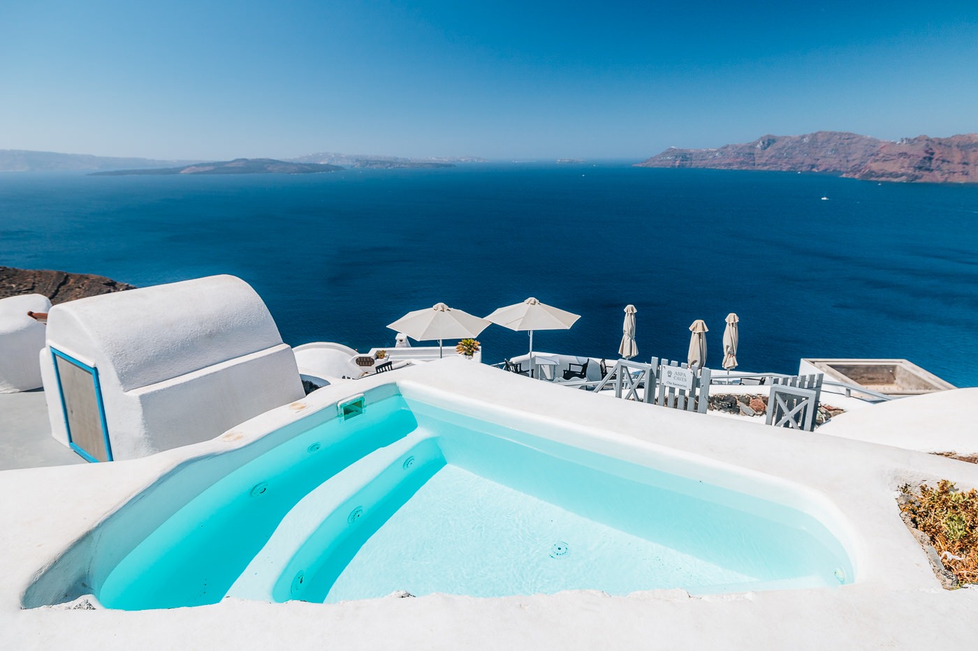 11 Best Cave Hotels in Santorini With SwimUp Pool Views