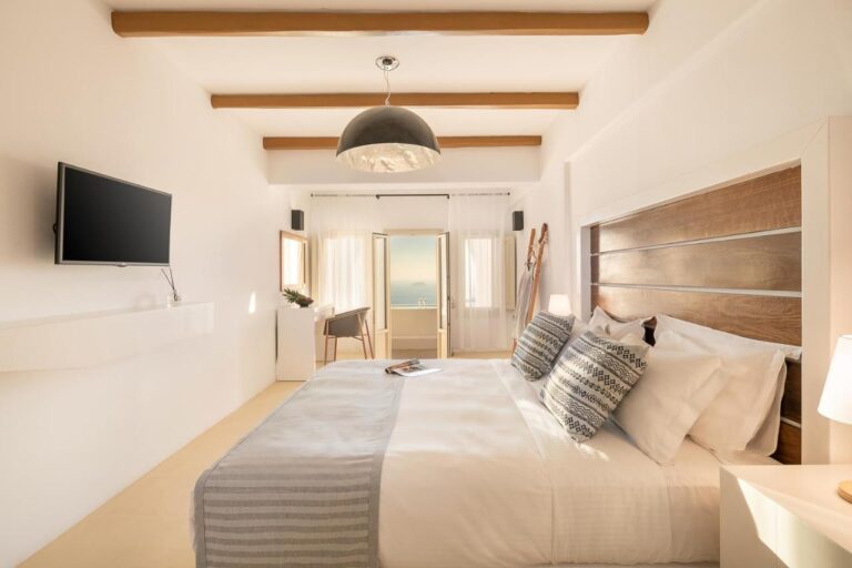 11 Best Hotels in Fira, Santorini for Amazing Caldera Views