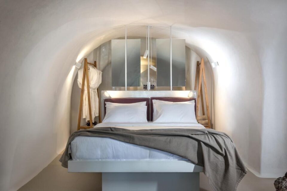 11 Best Hotels in Fira, Santorini for Amazing Caldera Views