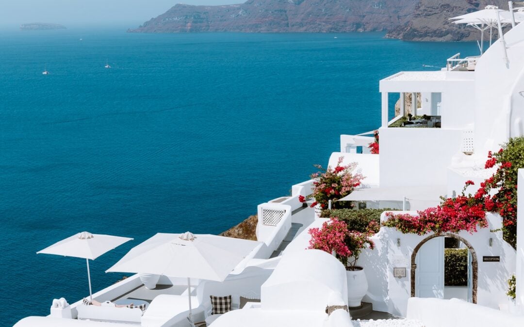 Where to Stay in Santorini for a Honeymoon (12 Top Picks)