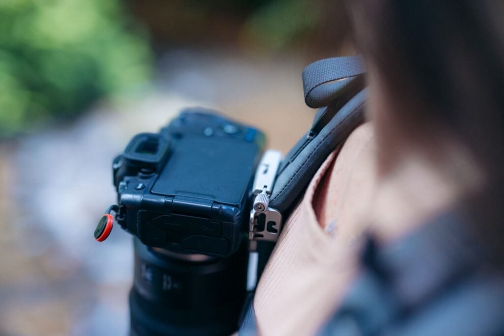 Reviewing Heipi'S Super Clamp &Amp; New Camera Backpack Clip Mounting a travel camera on a heipi camera backpack clip