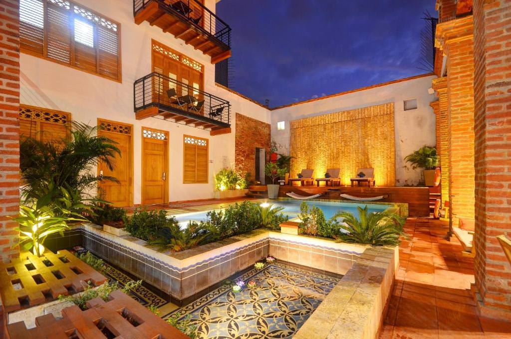 Outdoor swimming pool and seating area at Hotel Boutique Casa Carolina